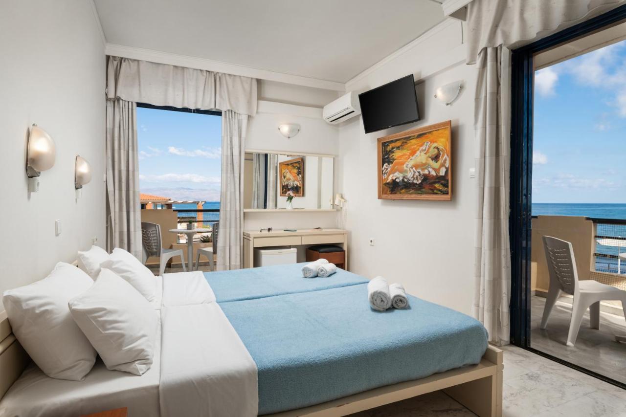 Hotel Haris On The Beach Agia Marina Dış mekan fotoğraf