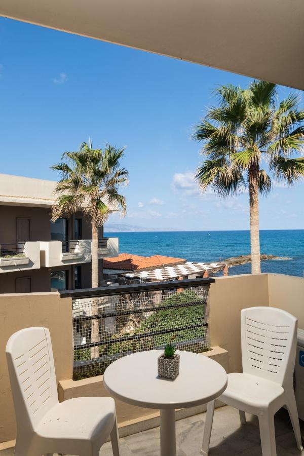 Hotel Haris On The Beach Agia Marina Dış mekan fotoğraf