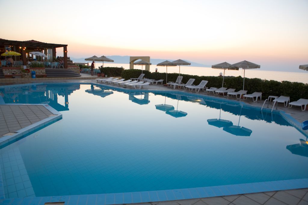 Hotel Haris On The Beach Agia Marina Dış mekan fotoğraf
