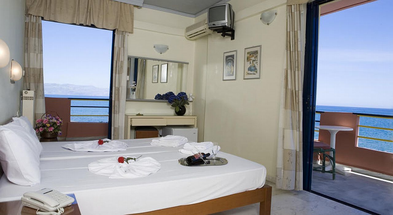 Hotel Haris On The Beach Agia Marina Dış mekan fotoğraf