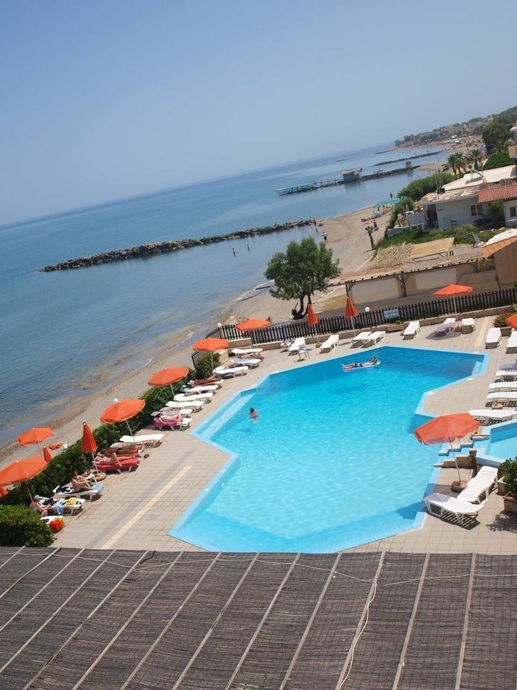 Hotel Haris On The Beach Agia Marina Dış mekan fotoğraf