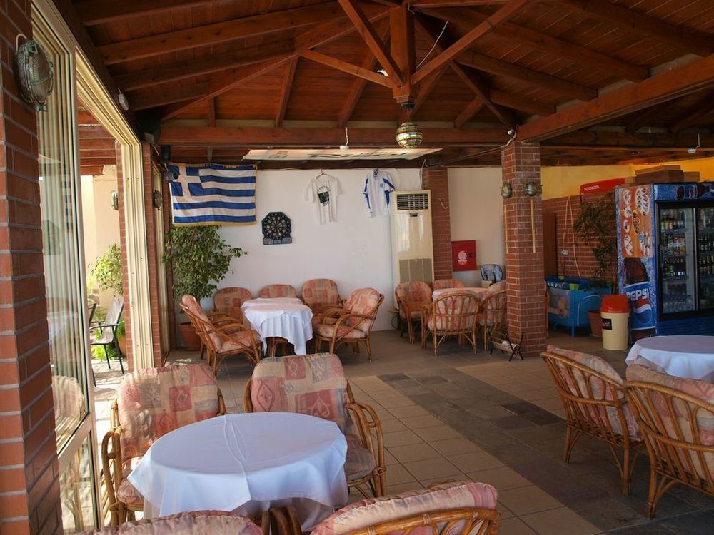 Hotel Haris On The Beach Agia Marina Dış mekan fotoğraf