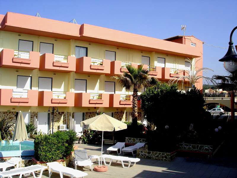 Hotel Haris On The Beach Agia Marina Dış mekan fotoğraf