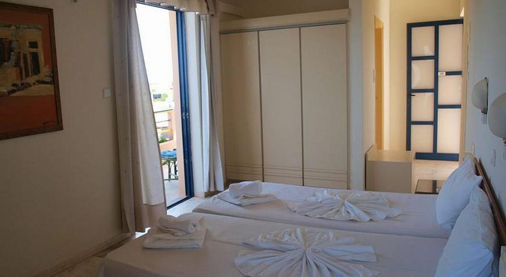 Hotel Haris On The Beach Agia Marina Dış mekan fotoğraf