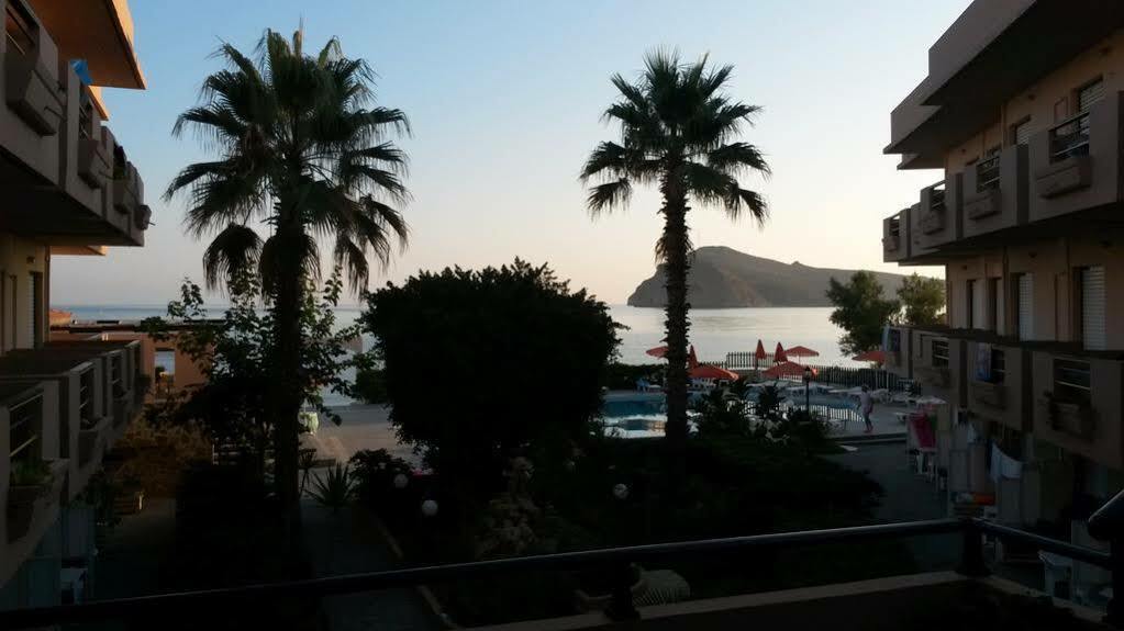 Hotel Haris On The Beach Agia Marina Dış mekan fotoğraf